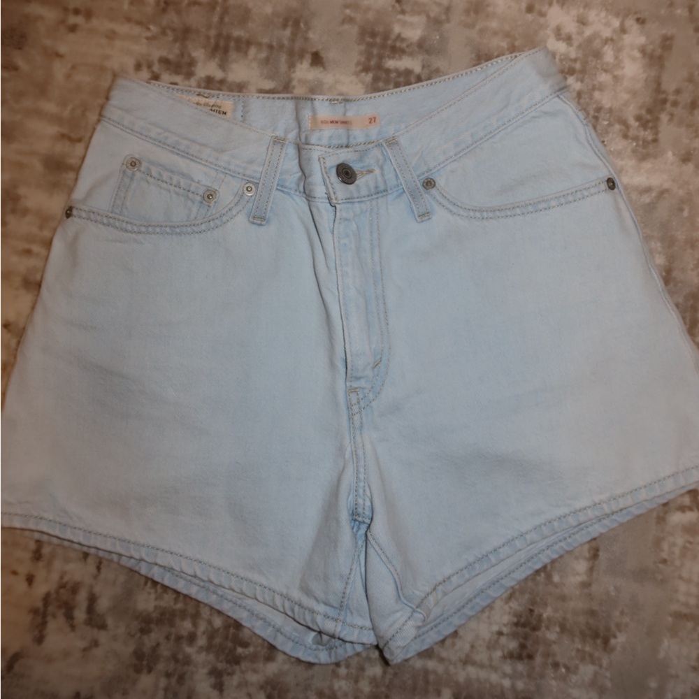Light Blue Levi’s Denim Shorts